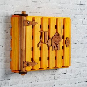 Ключница деревянная "Золотой ключик", 28 х 20 х 6 см, 5 крючков