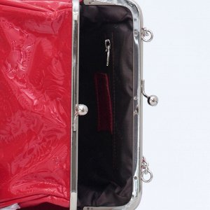 Сумка 15 x 20 x 10 cm  ( высота  x длина  x ширина ) Элегантная сумочка из 100% натуральной кожи, закрывается на замок/рамку. Внутри: один открытый карман и карман на молнии на задней стенке. Подкладк