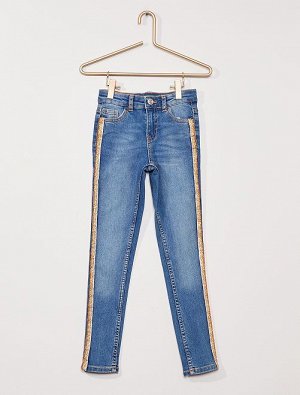 Облегающие джинсы с блестящими полосами