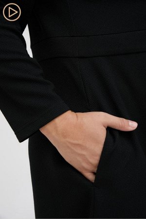Платье Цвет:
черный
Состав:
80%ПЭ 18%вискоза 2%эластан
Длина изделия:
108 см
Размер модели:
54
Рост модели:
174 см
Женственное платье из фактурного трикотажа с люрексной нитью. Модель имеет приталенны