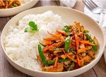Курица  по-тайски с овощами и рисом 250г