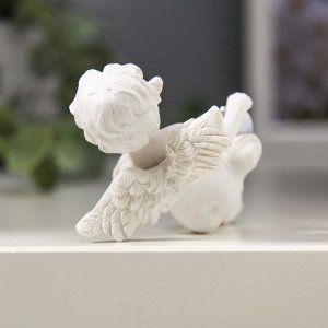 Сувенир полистоун "Белоснежный ангел с переливающимся сердцем" 6.2х4.5х2.5 см