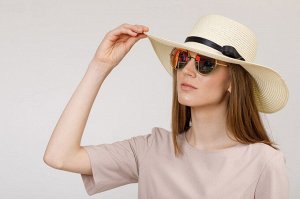 Соломенная летняя шляпка черного цвета