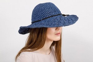 Летняя шляпка с ажурным плетением синего цвета