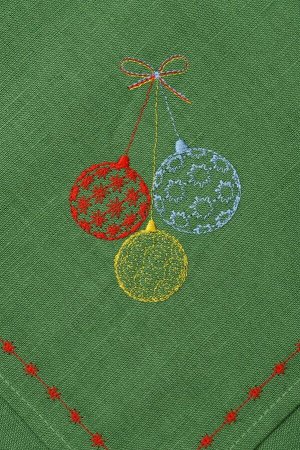 Комплект из 2 льняных салфеток с вышивкой, лен 100 % (Новогодние шары, зеленый)