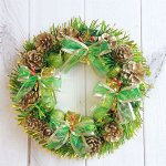 Венок новогодний d-22 см &quot;Зелёные бантики и шарики&quot;