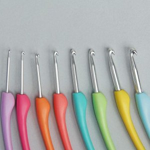 Крючок для вязания, с пластиковой ручкой, d = 2,5-6 мм, 20 см, 8 шт