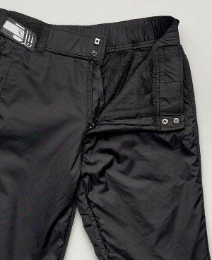 . Темно-синий;
Черный;
   Брюки FEA MH1587
Утепленные мужские брюки выполнены из ветрозащитной ткани с водоотталкивающим покрытием, утеплитель синтепон, подкладка байка комфортная к телу. Застегивают