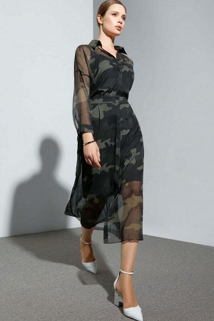 Платье Платье-рубашка в стиле smart casual выполнено из прозрачного крэш-шифона с актуальным дизайнерским принтом "military" и эффектом «non iron». Модель полуприлегающего силуэта, с притачным поясом 