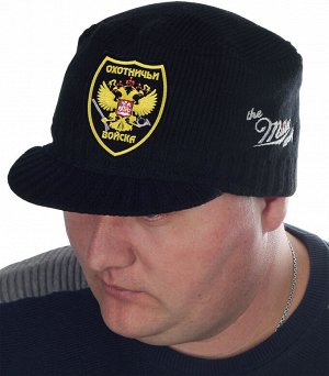 Вязаная мужская шапка Miller с авторской эмблемой «Охотничьи войска» - симметричный фасон (кепка с козырьком) подходит и для города, и для охоты. В магазине такую не купить!
