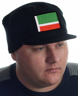 Брендовая мужская шапка Miller Way из линейки «Республиканские флаги России – Чечня» защищает от холода и хорошо сидит. Модель закрывает лоб, уши, затылок – тепло и удобно