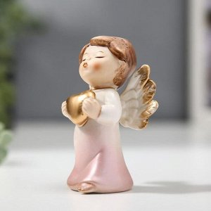 Сувенир керамика "Ангел-малыш в перламутро-розовом платье с сердцем" 8,4х4,4х5,8 см