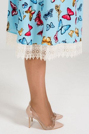 Платье Платье трапециевидного силуэта длиной за колено. Выполнено из дышащей штапельной ткани с принтом  "бабочки". Модель имеет простой круглый вырез горловины на внутренней обтачке и короткие втачны