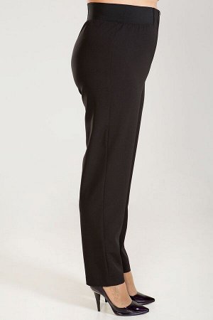 Брюки Классические брюки из тонкой однотонной костюмной ткани "барби" с гладкой лицевой поверхностью. Высокая посадка на поясе с эластичной резинкой позволяет чувствовать себя комфортно в течение всег