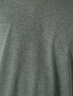 футболка Материал: %65 вискоз, %35 Полиэстер Параметры модели: рост: 188 cm, грудь: 93, талия: 81, бедра: 93 Надет размер: L