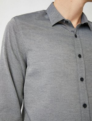 Рубашка Материал: %65  Хлопок, %35 Полиэстер Параметры модели: рост: 188 cm, грудь: 98, талия: 82, бедра: 95 Надет размер: S