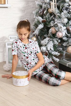 Пижама Варианты расцветки: красный
Ткань:  кулирка, Состав: 100% хлопок
Пижама футболка + бриджи. Футболка прямого силуэта, рукав короткий, горловина круглая, рукав под окантовку. Бриджи с карманами н