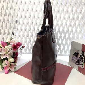 Классическая сумочка Mahito формата А4 из матовой эко-кожи кофейного цвета.
