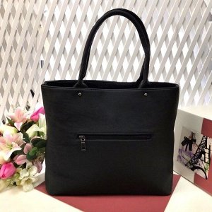 Классическая сумочка Mahito формата А4 из матовой эко-кожи чёрного цвета.