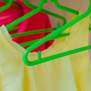 Вешалка-плечики для одежды детская «Бантики», размер 30-34, цвет МИКС