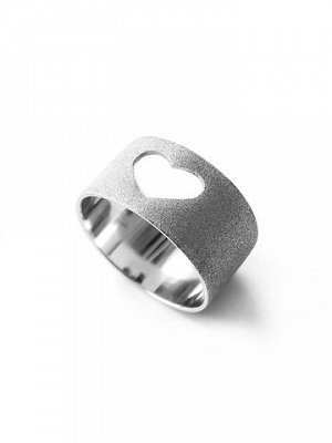 Серебряное матовое широкое кольцо "Сердце"