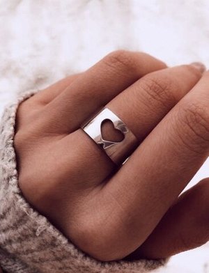 Серебряное широкое кольцо "Сердце", 11 мм