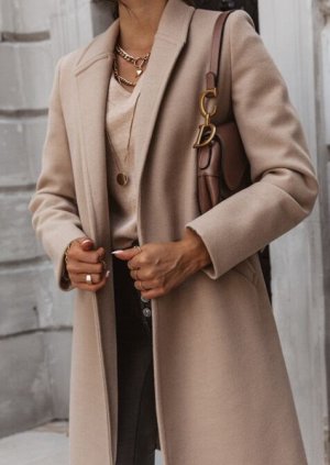 Шерстяное пальто средней длины с лацканами и пуговицами