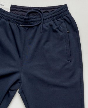 . Ночной синий;
Темно-синий;
Серо-синий;
Серый;
Черный;
   Брюки ERD
Мужские брюки, два боковых кармана на молниях, задний карман на молнии, широкая эластичная резинка на поясе + фиксирующий шнурок. 