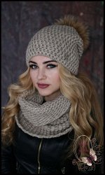 Вязаный комплект с люрексом BRENDA (т.беж)с помпоном из натурального меха енота