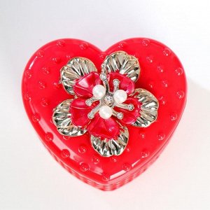 Шкатулка пластик "Красное сердце с цветком" 6,5х8,7х8 см
