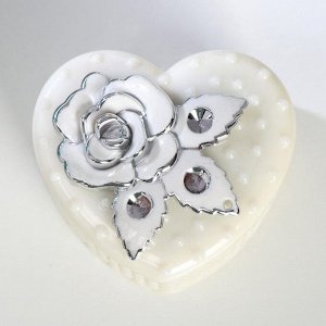 Шкатулка пластик "Белое сердце с розой" 6,5х8,7х8 см
