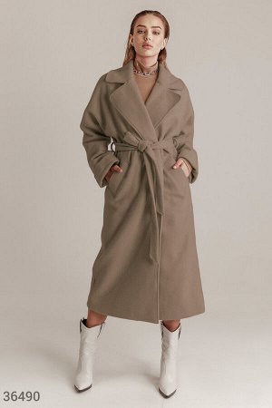 Теплое пальто базового бежевого цвета