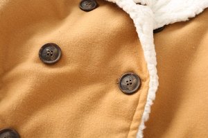 Женское пальто на пуговицах