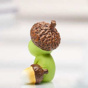 Сувенир полистоун миниатюра "Лягушонок в шапке из жёлудя" 4,5х2,5х3,5 см