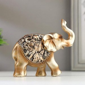 Сувенир полистоун "Слонёнок с барельефом на попоне - стадо слонов" 9,5х11х4 см