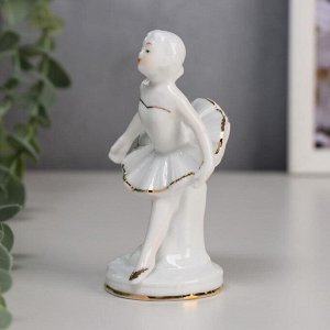 Сувенир керамика "Маленькая балерина в белоой пачке на разминк" 11,7х6,2х5,3 см