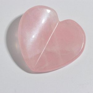 Пластина-скребок "Сердце с изгибом посередине" из розового кварца 5517566