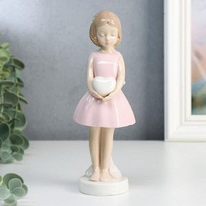 Сувенир керамика "Девочка в розовом платье с бантом, в руках сердце" 18х7,3х7,3 см