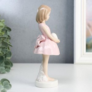 Сувенир керамика "Девочка в розовом платье с бантом. в руках сердце" 18х7.3х7.3 см