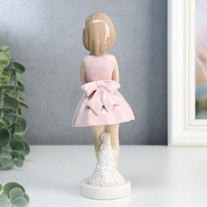 Сувенир керамика "Девочка в розовом платье с бантом, в руках сердце" 18х7,3х7,3 см