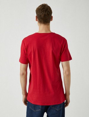 футболка Материал: %70  Полиэстер, %30 Хлопок Параметры модели: рост: 188 cm, грудь: 98, талия: 82, бедра: 95 Надет размер: S