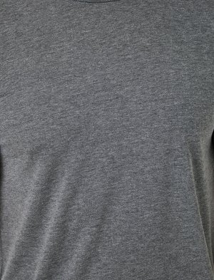 футболка Материал: %70  Полиэстер, %30 Хлопок Параметры модели: рост: 188 cm, грудь: 99, талия: 75, бедра: 95 Надет размер: L