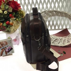 Мужская сумка Fortie формата А5 из мягкой натуральной кожи с ремнем через плечо кофейного цвета.