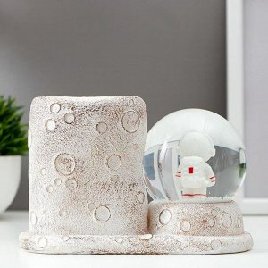 Снежный шар стеклянный «Астронавт», карандашница, световой, d=8 см, 11.4x16.8x9 см, МИКС