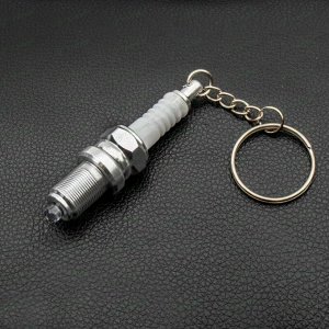Брелок на ключи серии «Деталь автомобиля» (свеча зажигания) с фонариком