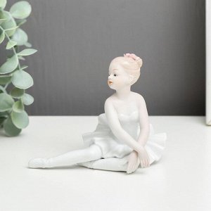 Сувенир керамика "Малышка-балерина в белом платье - Репетиция" 11х13х9,5 см