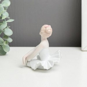 Сувенир керамика "Малышка-балерина в белом платье - Репетиция" 11х13х9,5 см