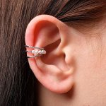 Серьга &quot;Каффа&quot; линии со стразами и жемчугом, цвет белый в серебре