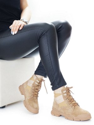Ботинки Страна производитель: Китай
Размер женской обуви x: 37
Полнота обуви: Тип «F» или «Fx»
Вид обуви: Ботинки
Сезон: Весна/осень
Материал верха: Замша
Материал подкладки: Байка
Материал подошвы: Р