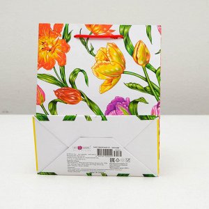 Пакет подарочный "Тюльпаны", 18 х 22,3 х 10 см